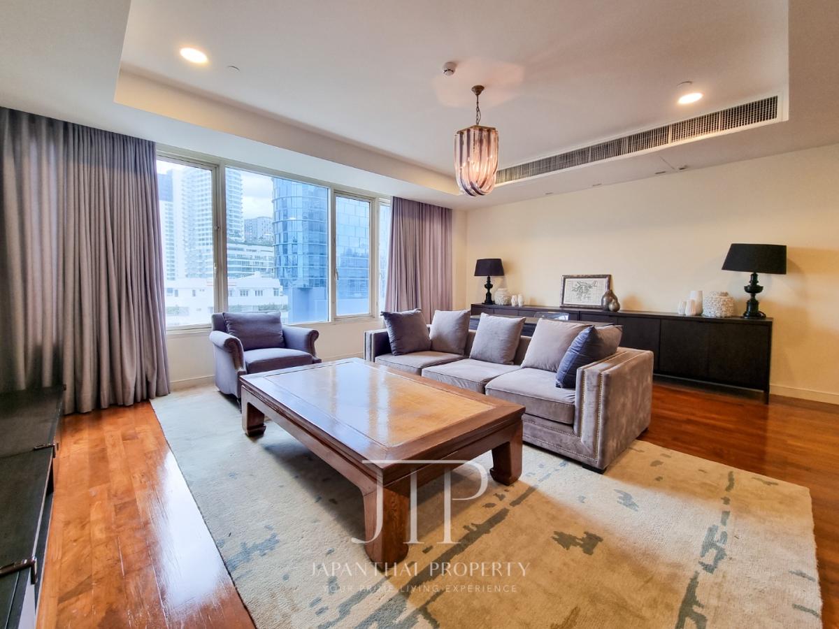 *Hampton Thonglor 10* *Pet-friendly* 3 Bed with Big Balcony and Maid\'s room For Rent in Thonglor area. 