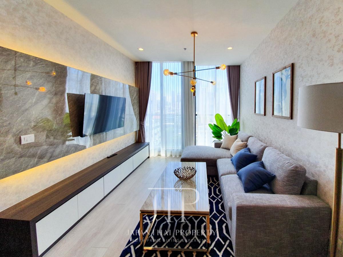 *Noble Ploenchit*  Nicely decorated private lifted 69sq.m 2bed unit just next to  Ploenchit station. 