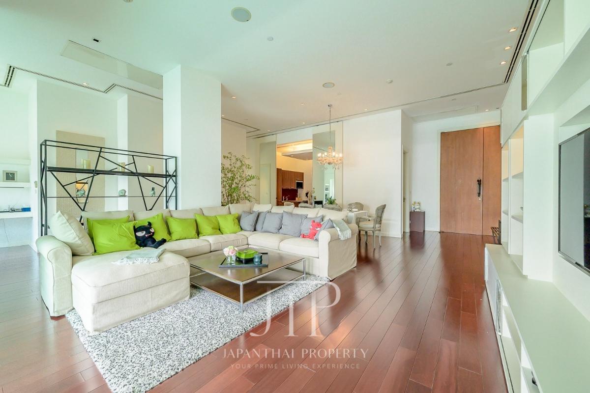 *Le Raffine Sukhumvit 39* Amazing 2+1 Bedrooms with Private Pool in Phrom Phong area.