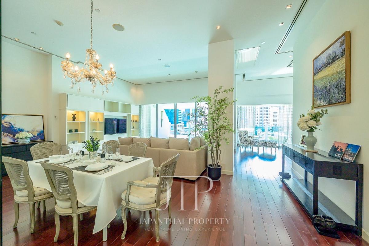*Le Raffine Sukhumvit 39* Amazing 2+1 Bedrooms with Private Pool in Phrom Phong area.