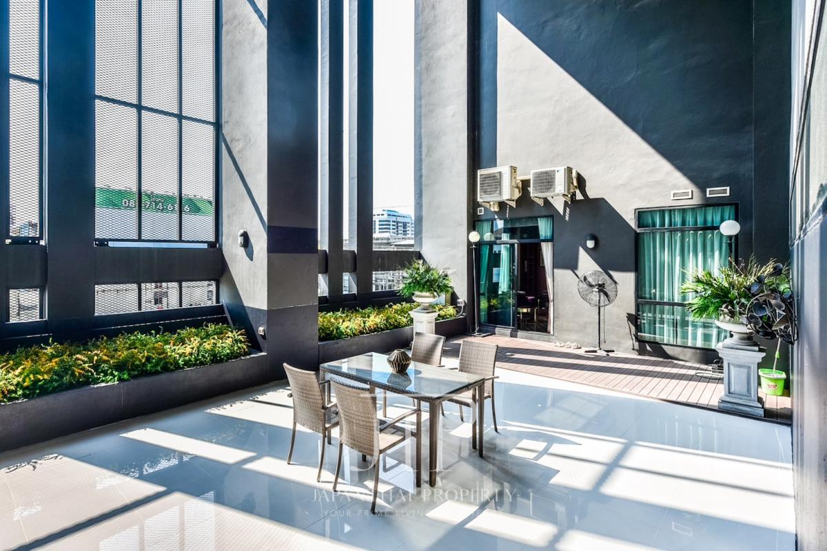 *Capital Ekkamai Thonglor* Huge Terrace Rare 3 Bedroom condo in Thonglor - Ekkamai area.