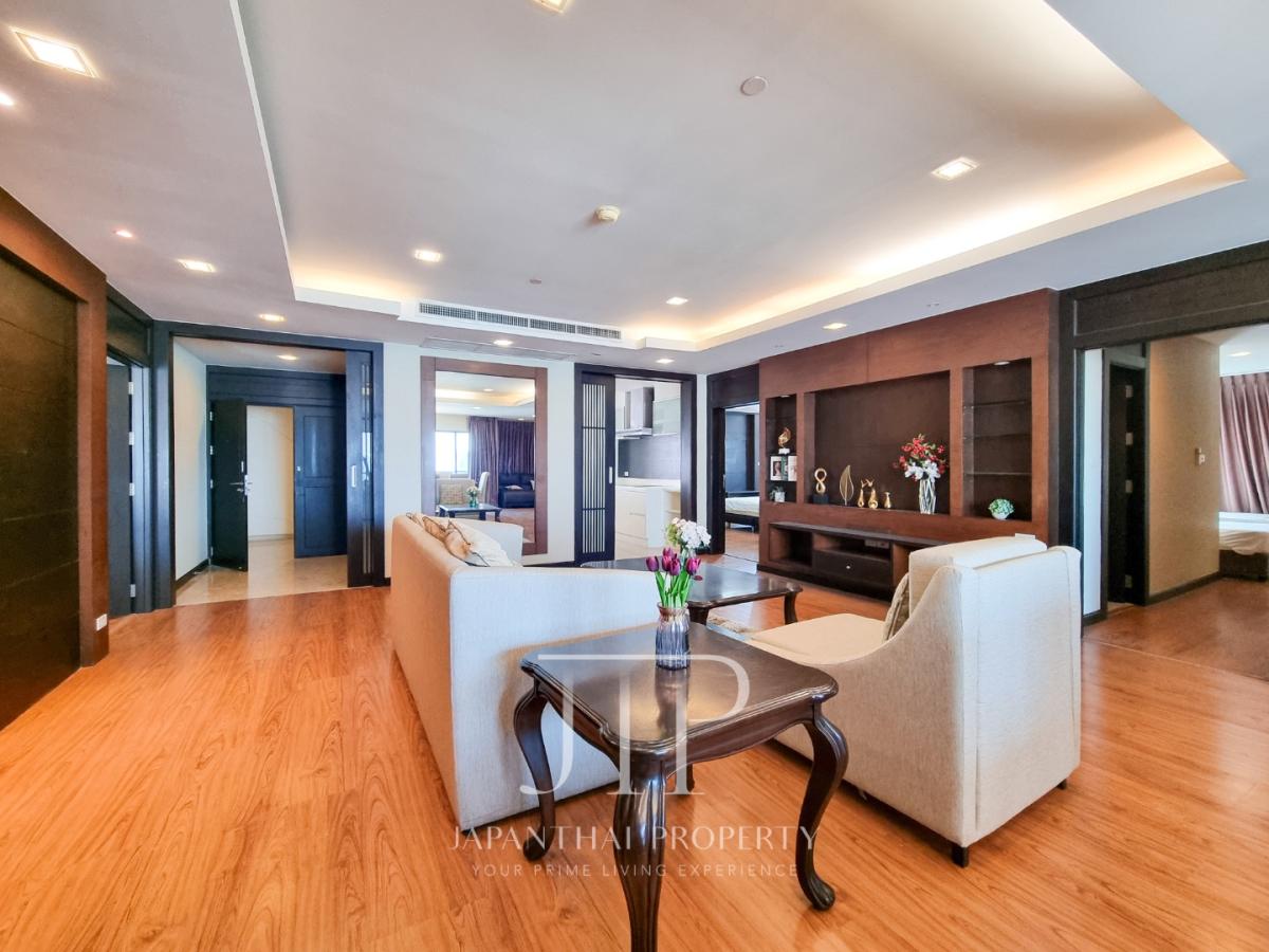 *Sathorn Gardens* Spacious High-Floor 3-Bedroom Condo with Maid’s Room – Ideal for Families For Rent!