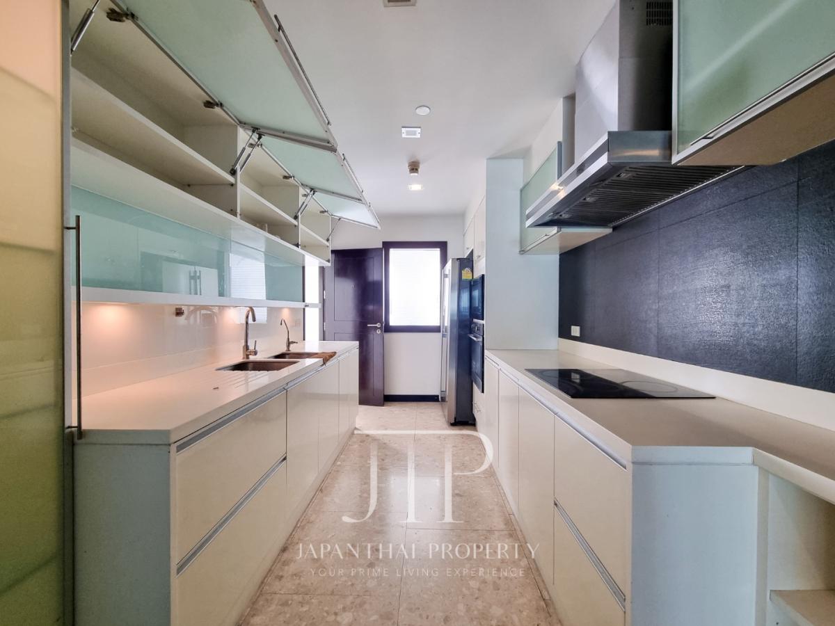 *Sathorn Gardens* Spacious High-Floor 3-Bedroom Condo with Maid’s Room – Ideal for Families For Rent!