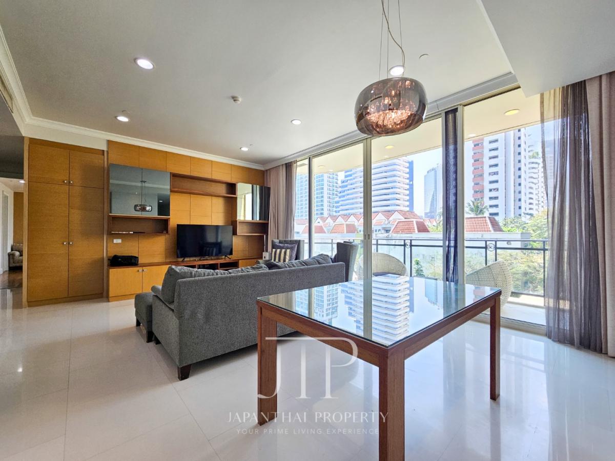 *Royce Private residence*  142sqm 3bed with private lift and large balcony unit for rent in Asoke area