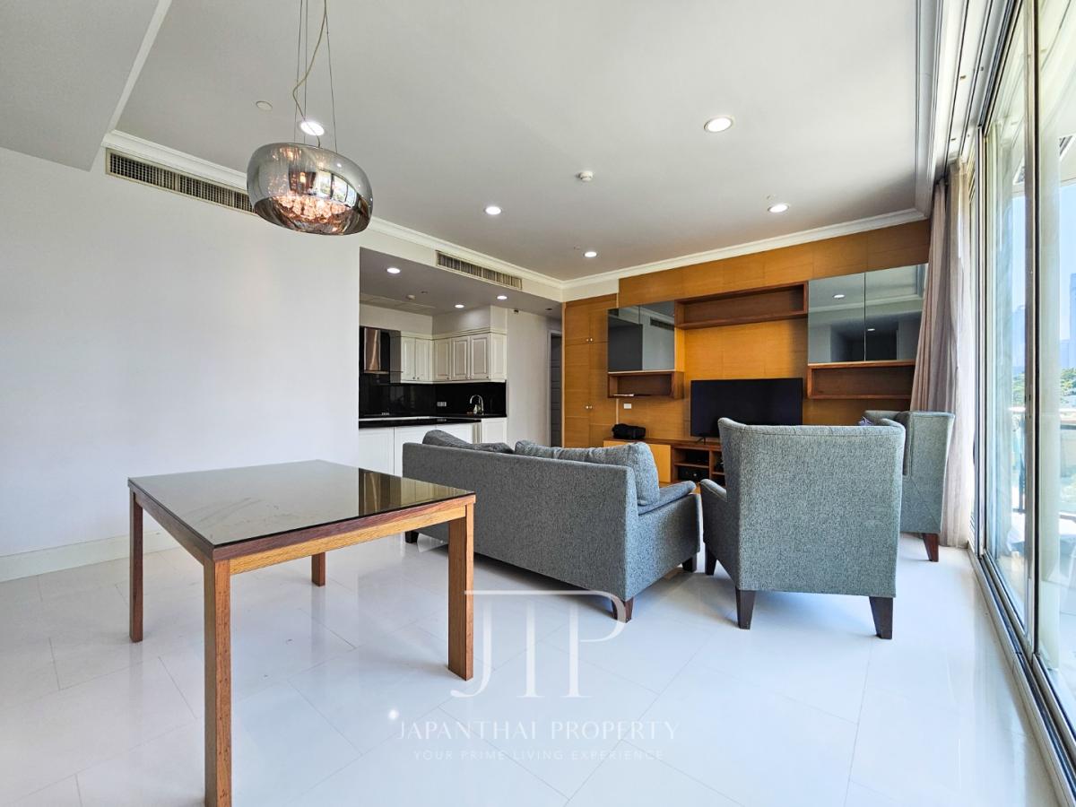 *Royce Private residence*  142sqm 3bed with private lift and large balcony unit for rent in Asoke area