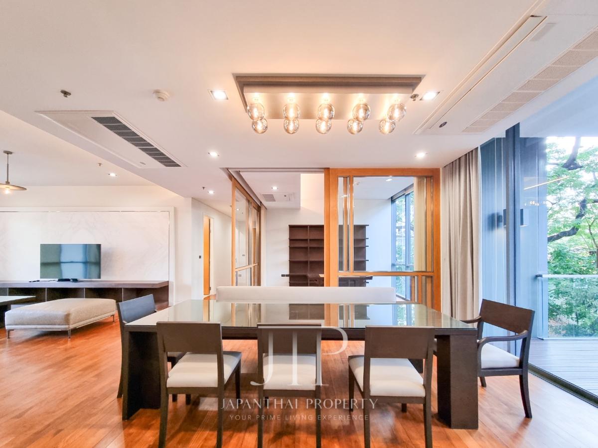 Domus Sukhumvit 18*  Super Luxury 3-Bedroom with Office room for rent in Asoke area.