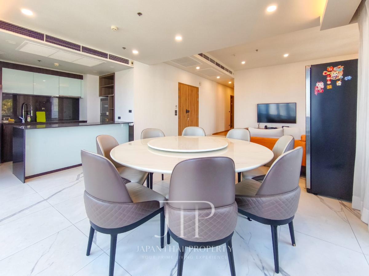*Siamese Exclusive 31*  Luxury High Rise 3-Bedrooms With Private Lift In Phrom Phong Area.