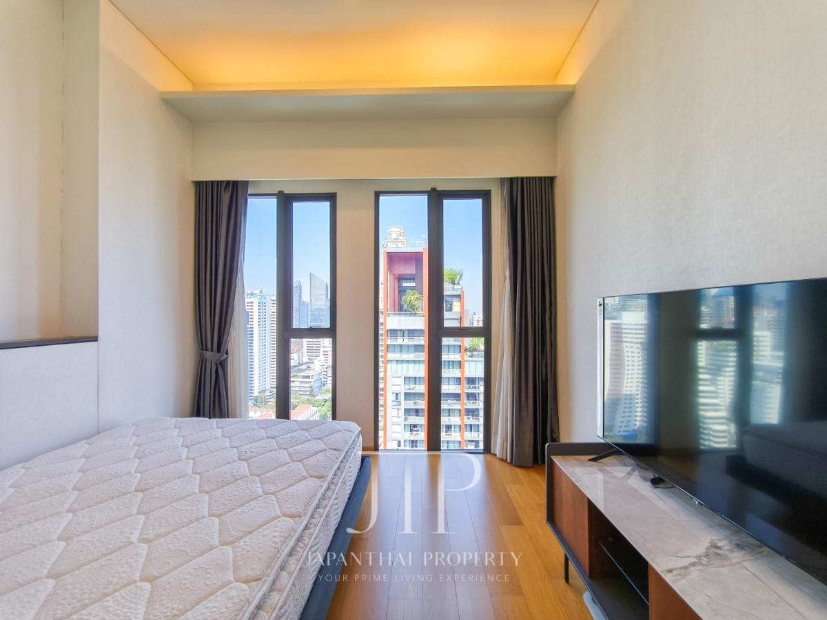 *Siamese Exclusive 31*  Luxury High Rise 3-Bedrooms With Private Lift In Phrom Phong Area.