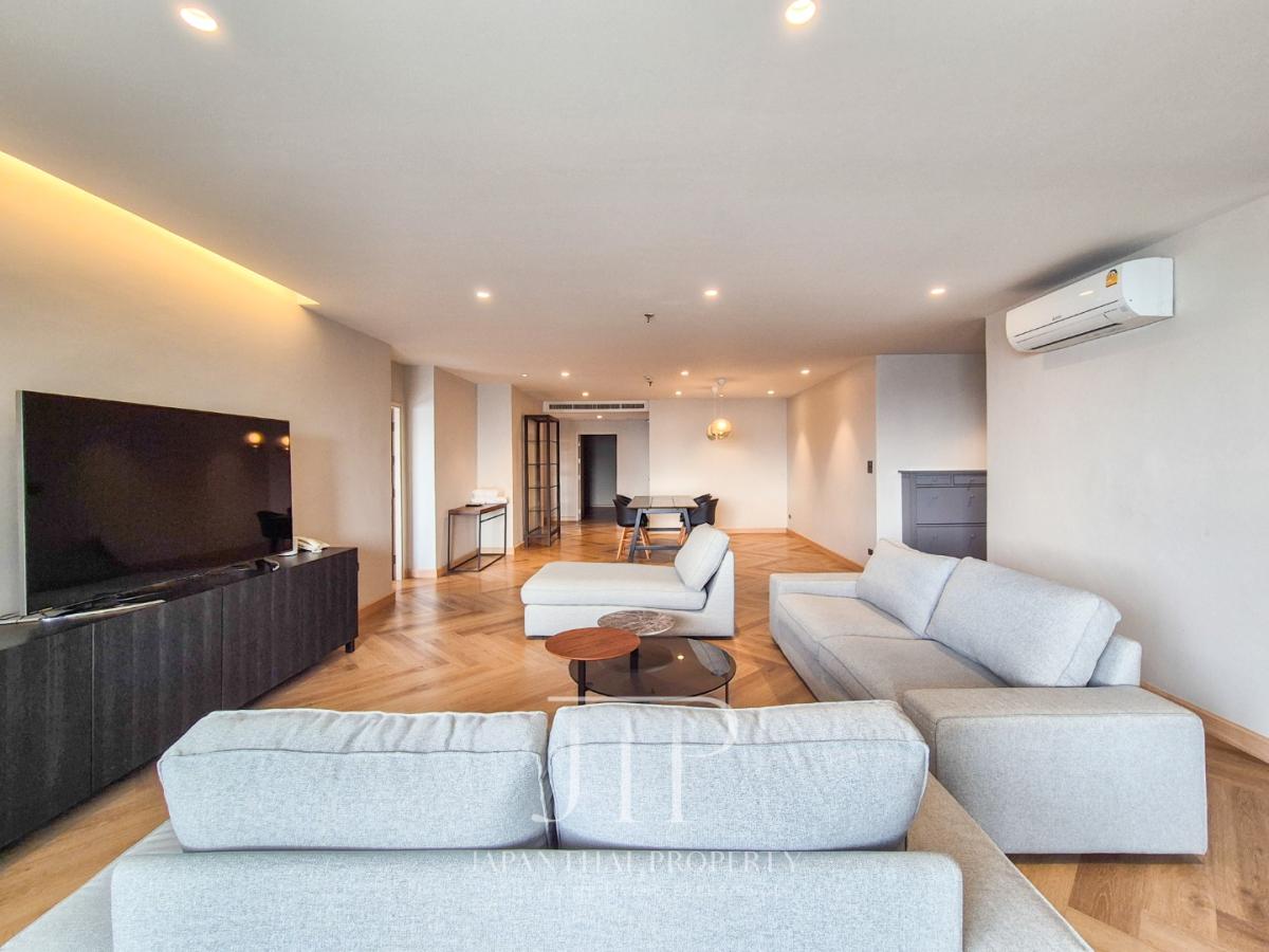 *Fifty Fifth Tower* 230sqm 3bed renovated unit for rent in good location in Thonglor area*