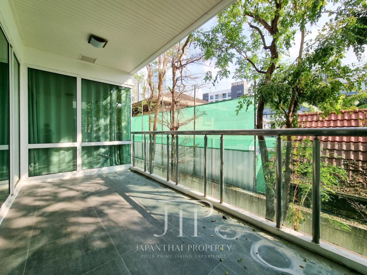 *Belgravia Residences*  Luxury Low Rise 4-Bedrooms With Big Balcony In Phrom Phong Area.