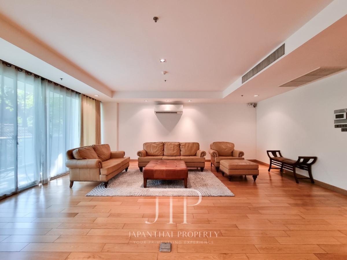 *Belgravia Residences*  Luxury Low Rise 4-Bedrooms With Big Balcony In Phrom Phong Area.