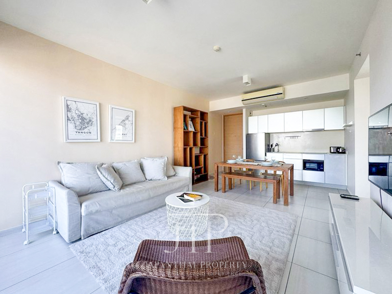 *The Lofts Ekkamai* Modern 2-Bedrooms Corner Unit Near BTS EKKAMAI.