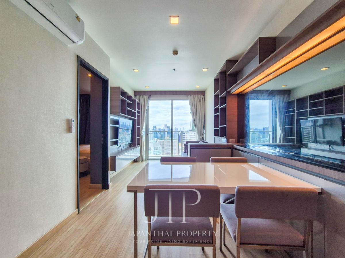 *Skywalk Condominium* high floor open view 60sq.m 2bed unit in Phra Khanong area.