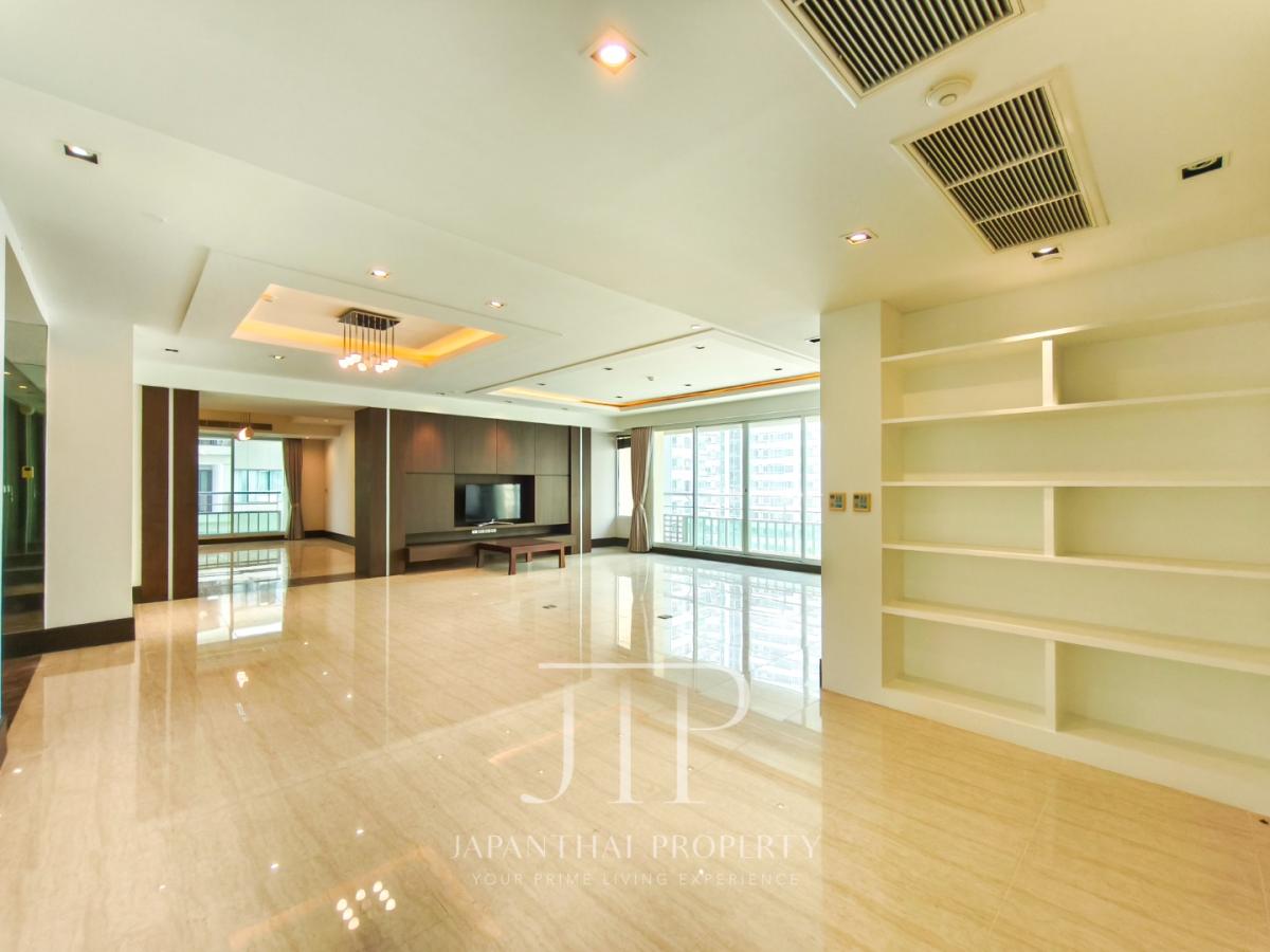 *Ideal 24*  whole floor 326sq.m 4bed + maid room on mid floor unit to rent in Phrom Phong  