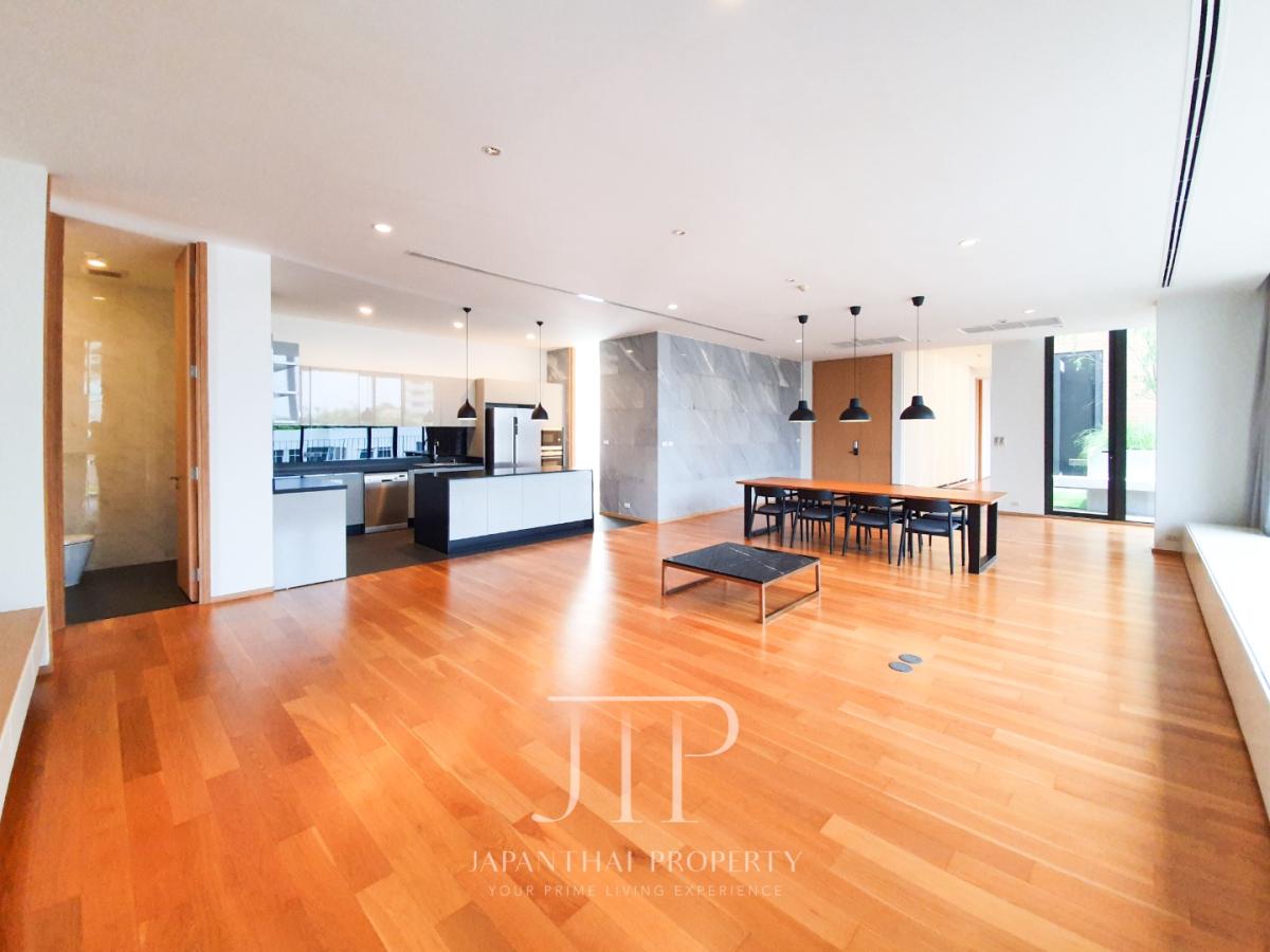 440sq.m 4bed Penthosue apartment for rent in Phrom Phong area. 