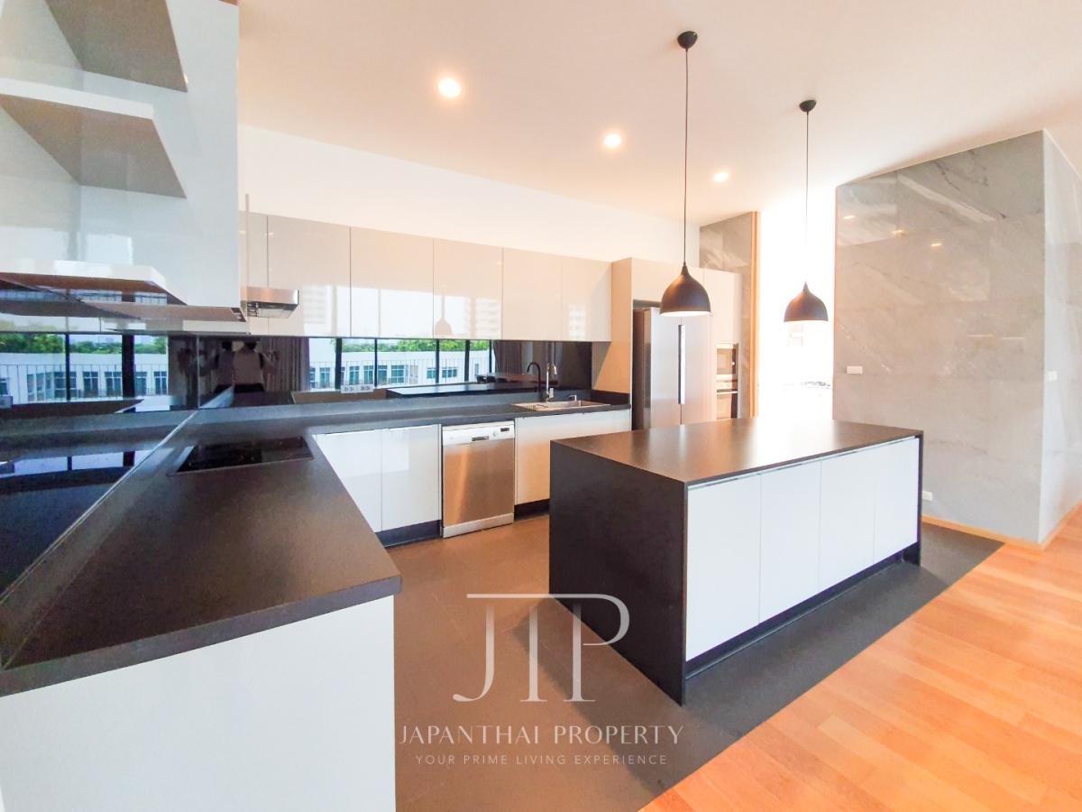 440sq.m 4bed Penthosue apartment for rent in Phrom Phong area. 