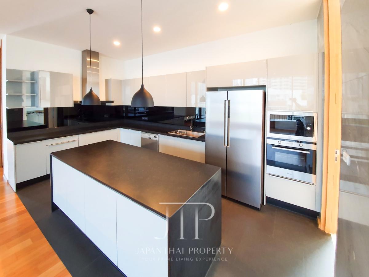 440sq.m 4bed Penthosue apartment for rent in Phrom Phong area. 