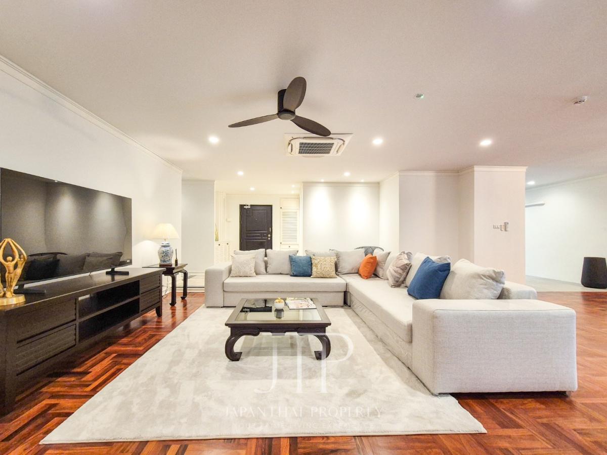 *Pet friendly renovated apartment in Sukhumvit 26* Renovated 380sq.m 4bed for rent in Phrom Phong area. 