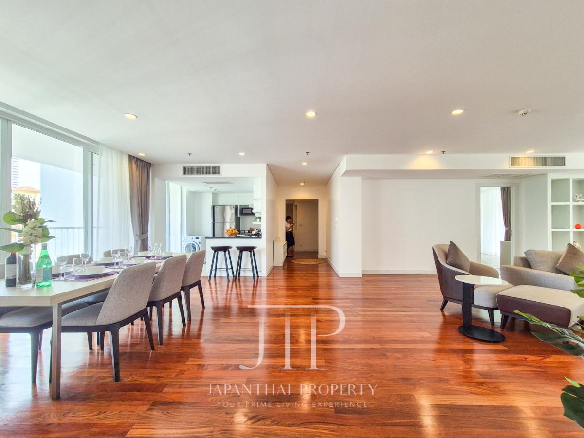 *Pet friendly apartment in Ekkamai*  290sq.m 4bed pet friendly apartment for rent in Ekkamai area. 