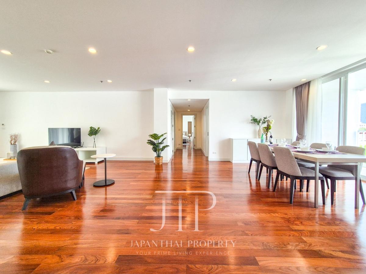 *Pet friendly apartment in Ekkamai*  290sq.m 4bed pet friendly apartment for rent in Ekkamai area. 