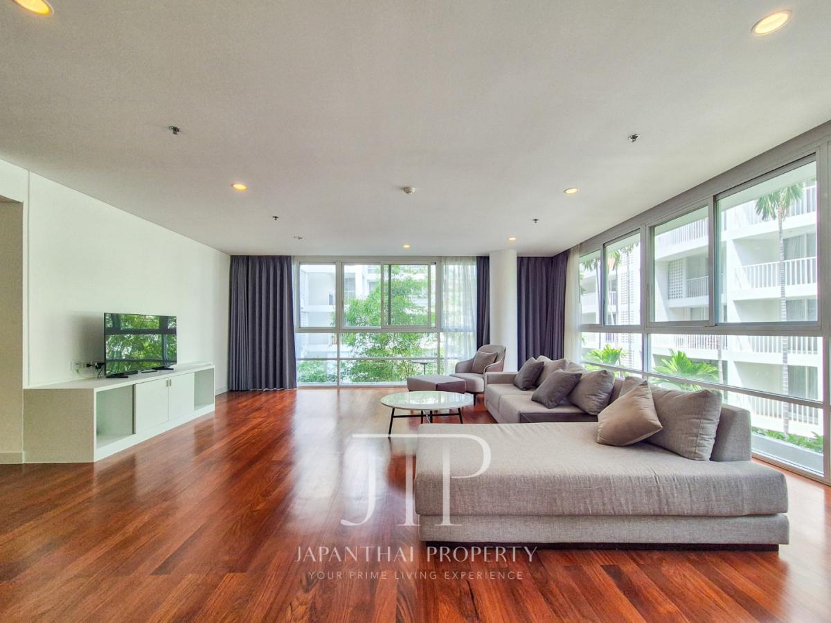 *Pet friendly apartment in Ekkamai*  240sq.m 3bed pet friendly apartment for rent in Ekkamai area. 