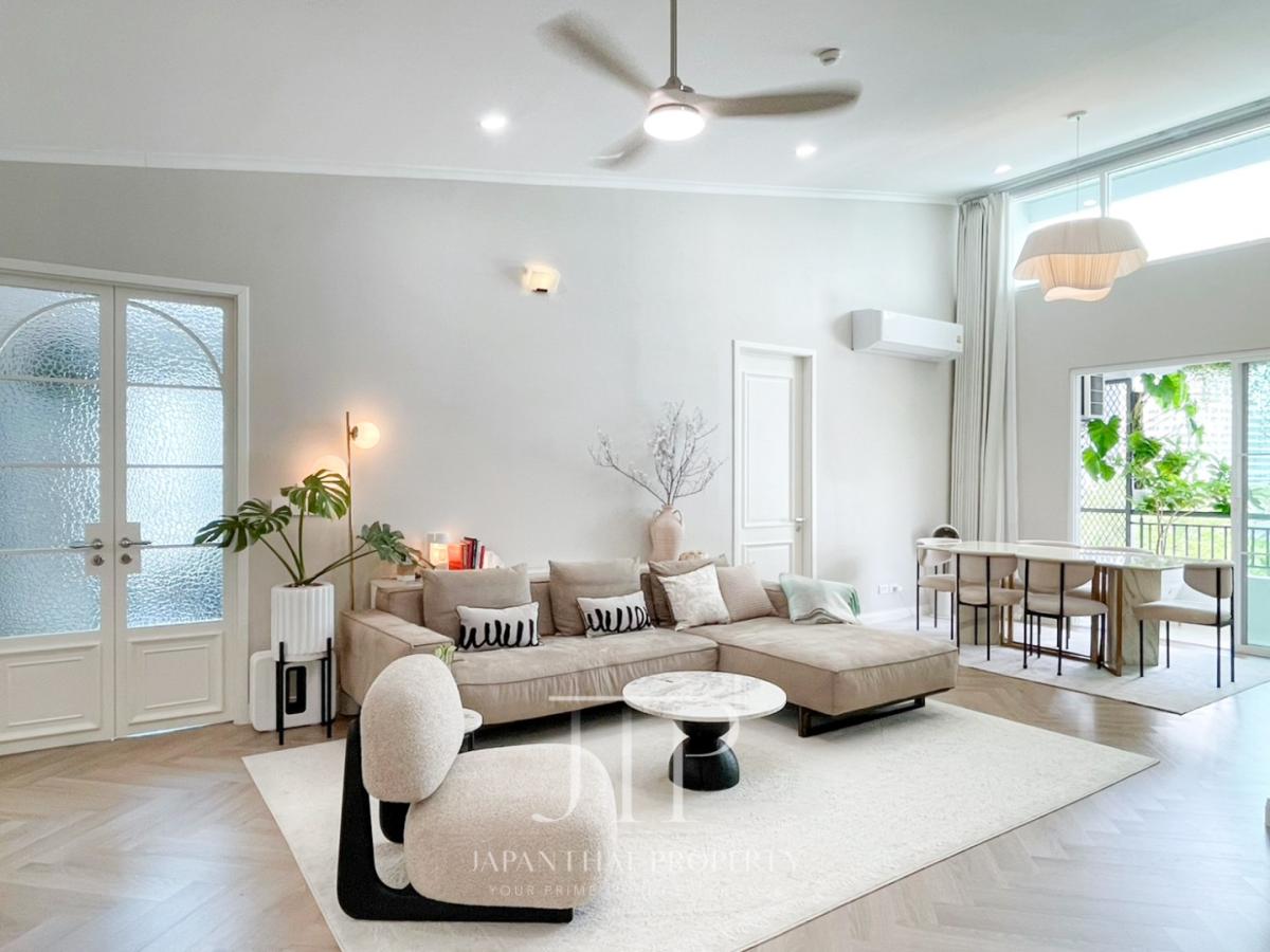 *The Bangkok Sukhumvit 61*  Fully renovated 120sq.m 3bed unit for rent in Ekkamai area. 