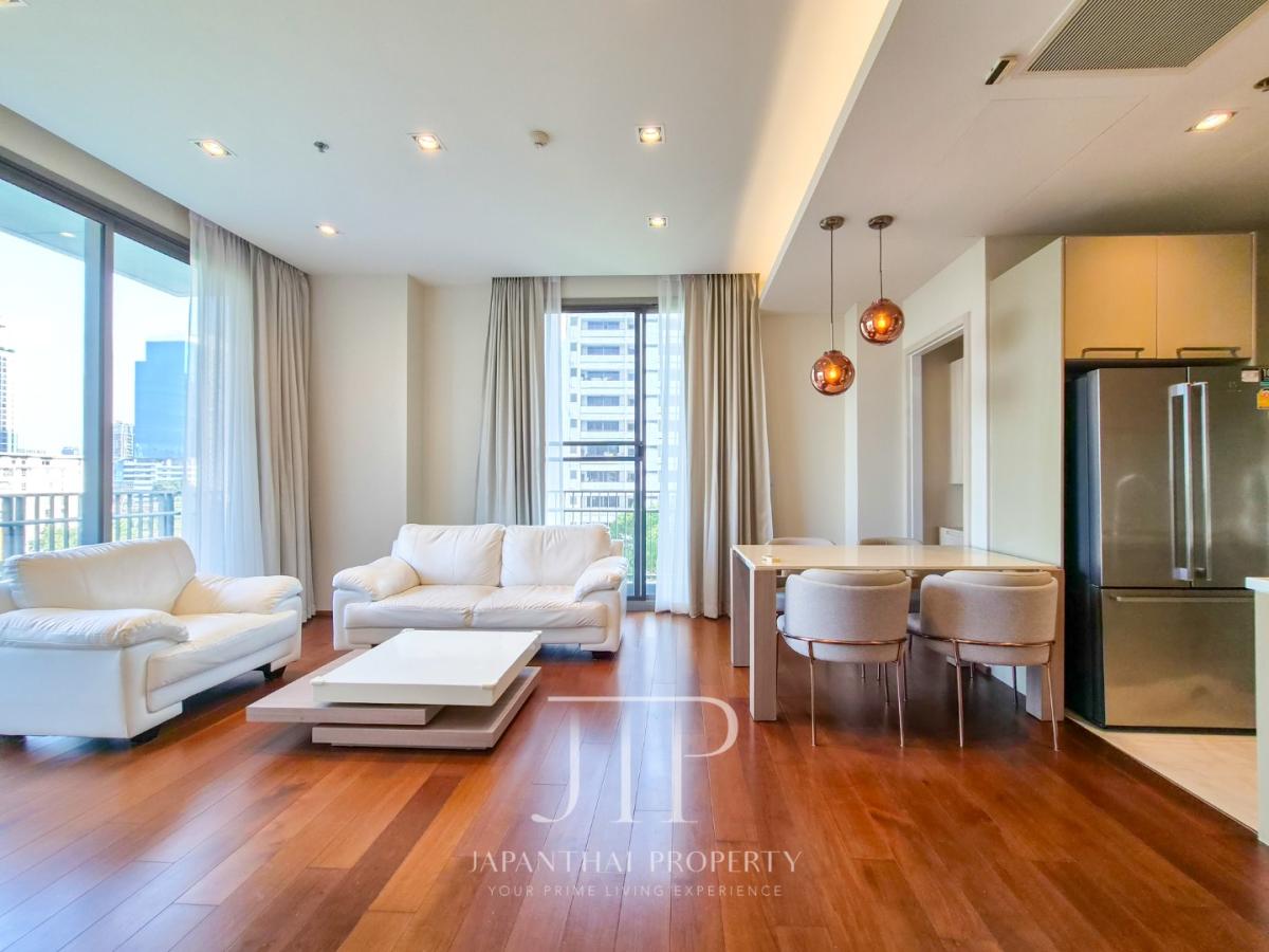 *Quattro by Sansiri*  Renovated 90sq.m corner 2bed unit with greenery view for rent in Thonglor.