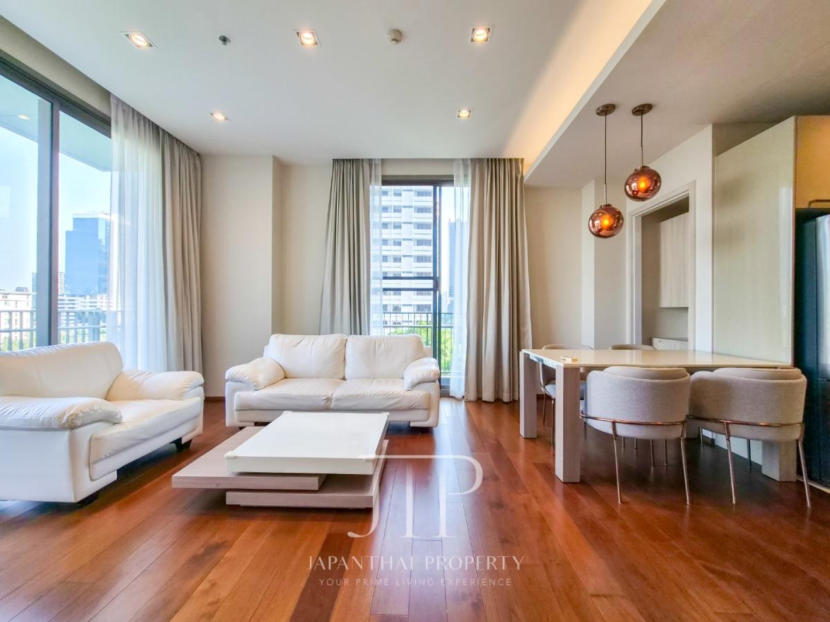 *Quattro by Sansiri*  Renovated 90sq.m corner 2bed unit with greenery view for rent in Thonglor.