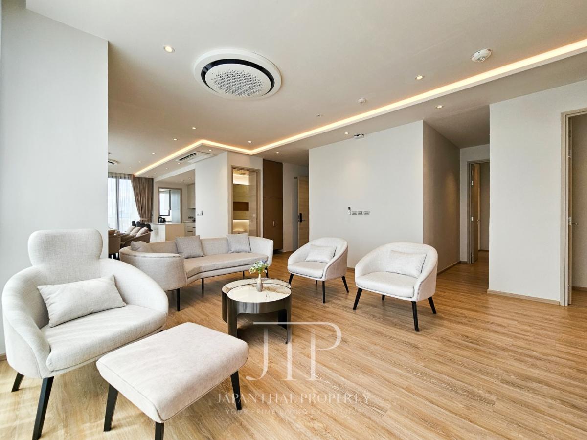 *Bearing Residence*  195sq.m 3bed fully furnished unit in Bearing area  Free shuttle to BTS station, Villa market, Patana school, St.Andrew school  