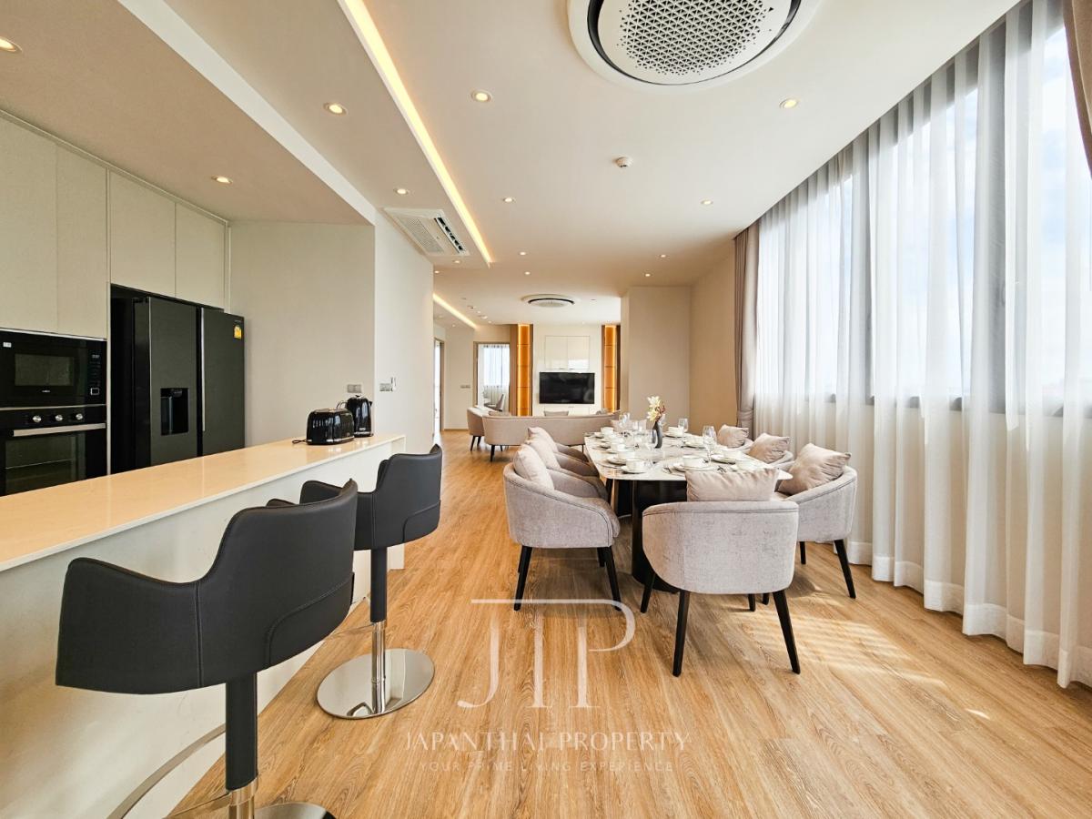 *Bearing Residence*  195sq.m 3bed fully furnished unit in Bearing area  Free shuttle to BTS station, Villa market, Patana school, St.Andrew school  