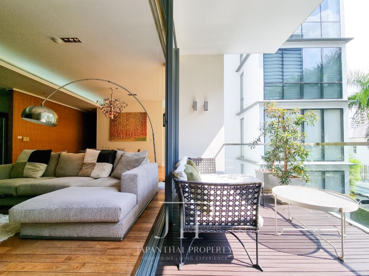 *Domus Sukhumvit 16*  167sq.m 2+1 bed unit  Sell 45MTHB rent 120kTHB *Big balcony with pool view* 