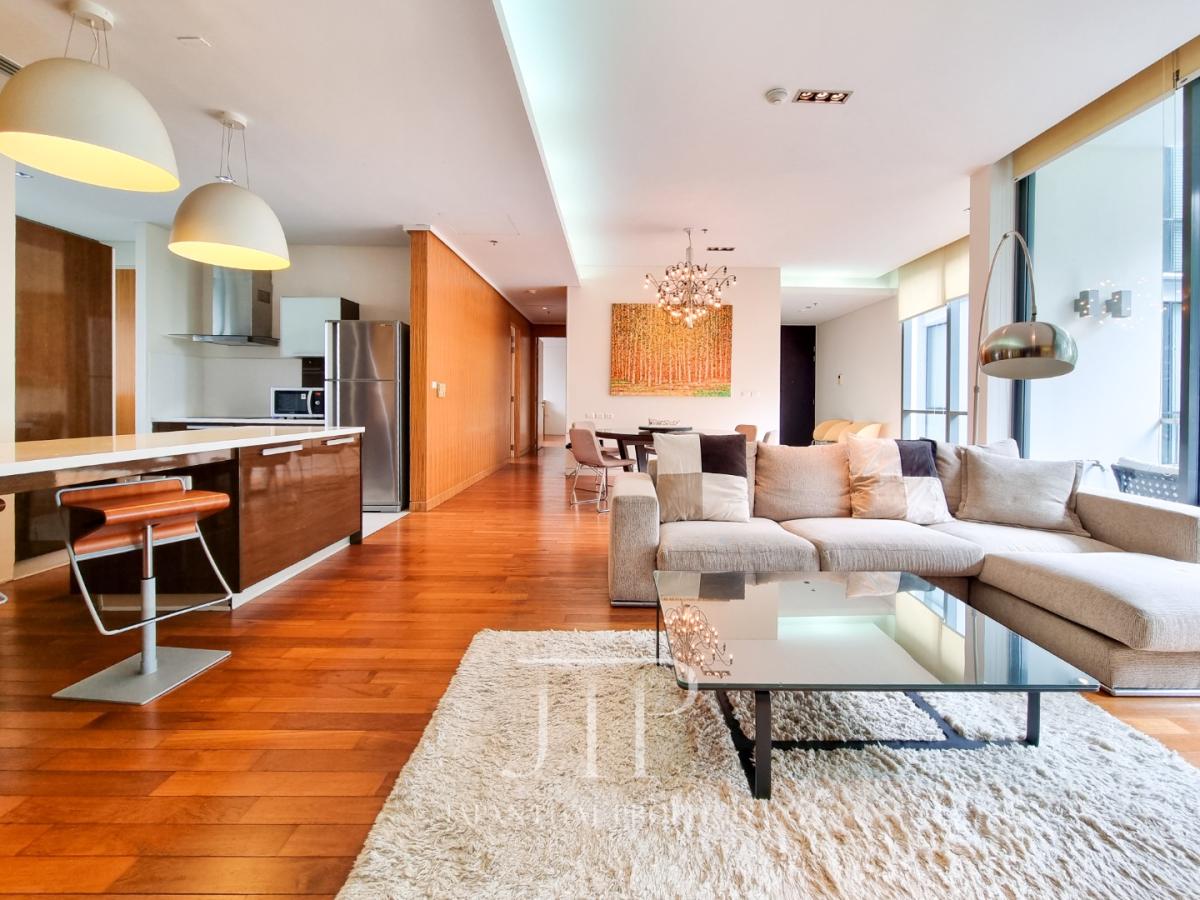 *Domus Sukhumvit 16*  167sq.m 2+1 bed unit  Sell 45MTHB rent 120kTHB *Big balcony with pool view* 