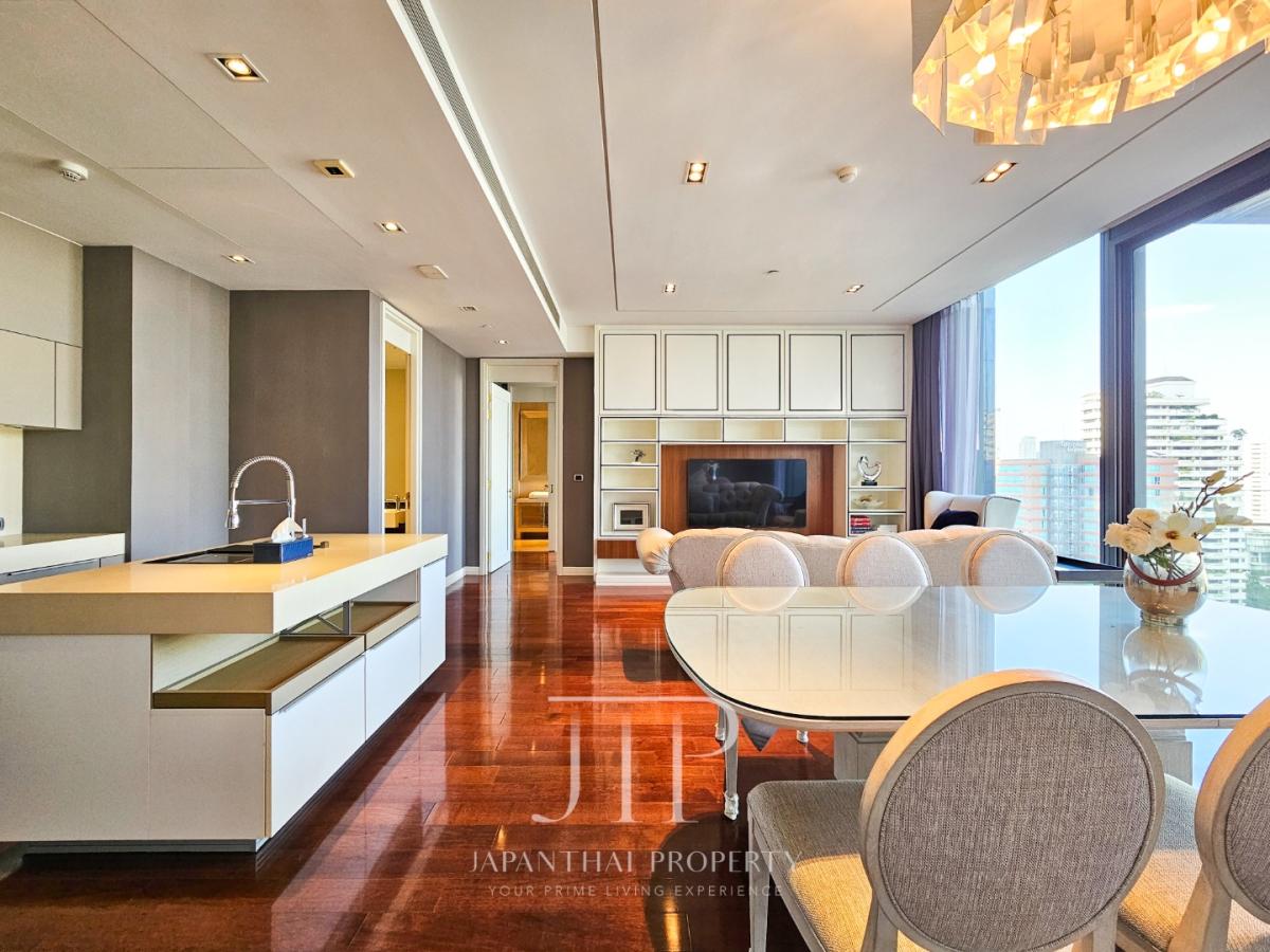 *Marque Sukhumvit* Sell 55MTHB, rent 160kTHB Private lifted 126sq.m 2bed unit nearby BTS Phrom Phong.