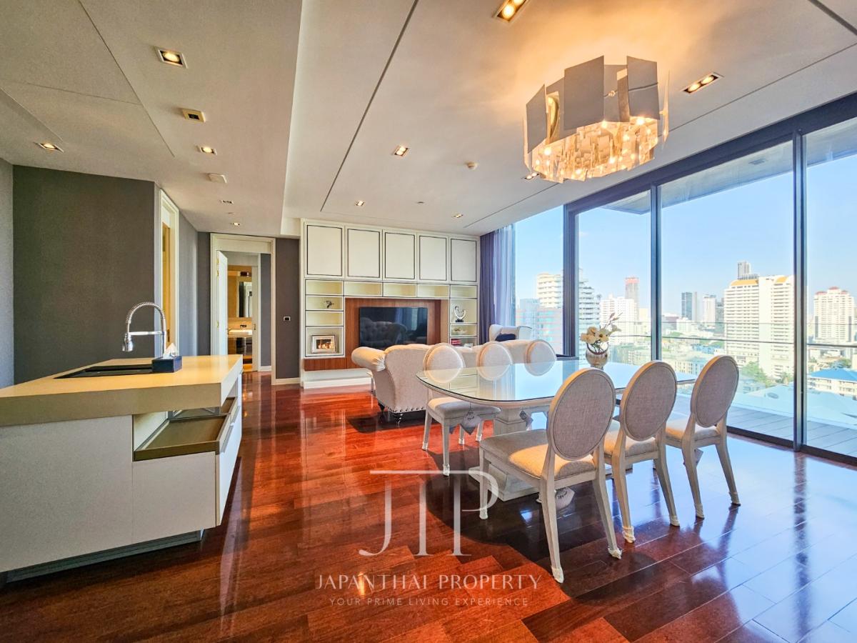 *Marque Sukhumvit* Sell 55MTHB, rent 160kTHB Private lifted 126sq.m 2bed unit nearby BTS Phrom Phong.