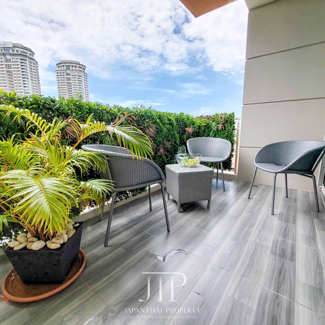 *The Empire Place* Large balcony 100sq.m 2 bed unit for rent 68k in Sathorn area