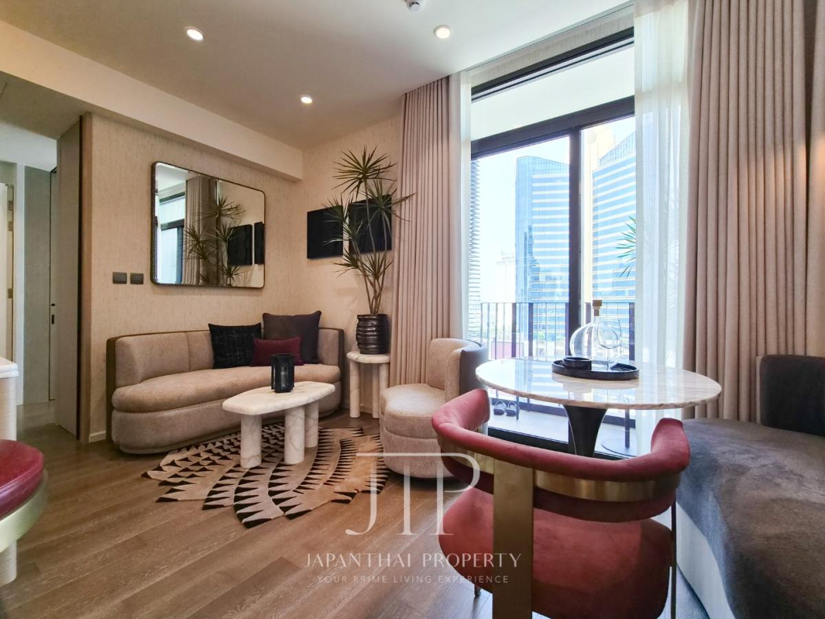 *Muniq Sukhumvit 23*  Sale:19.8MTHB, rent 80,000THB Brand-new stunning decorated 63sq.m 2bed unit for rent in Asoke area. 