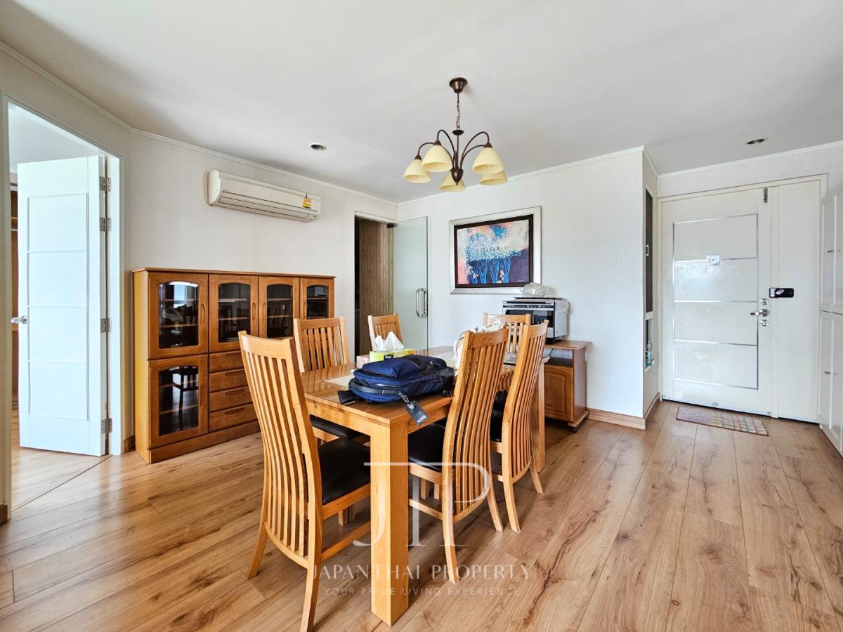 *The Bangkok Sukhumvit 61* Rent: 50,000THB Family size 130sq.m 3bed unit for rent in Ekkamai area.  