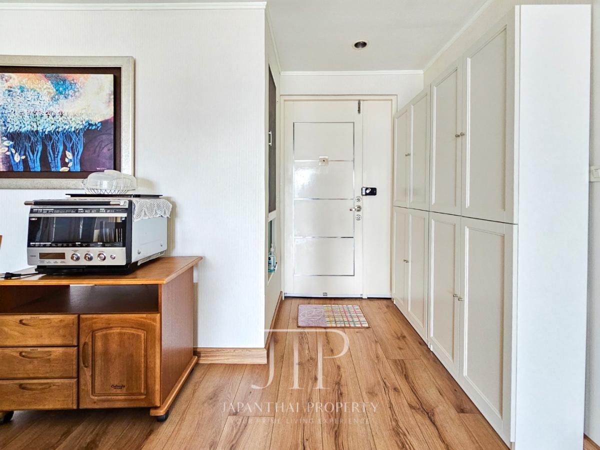 *The Bangkok Sukhumvit 61* Rent: 50,000THB Family size 130sq.m 3bed unit for rent in Ekkamai area.  