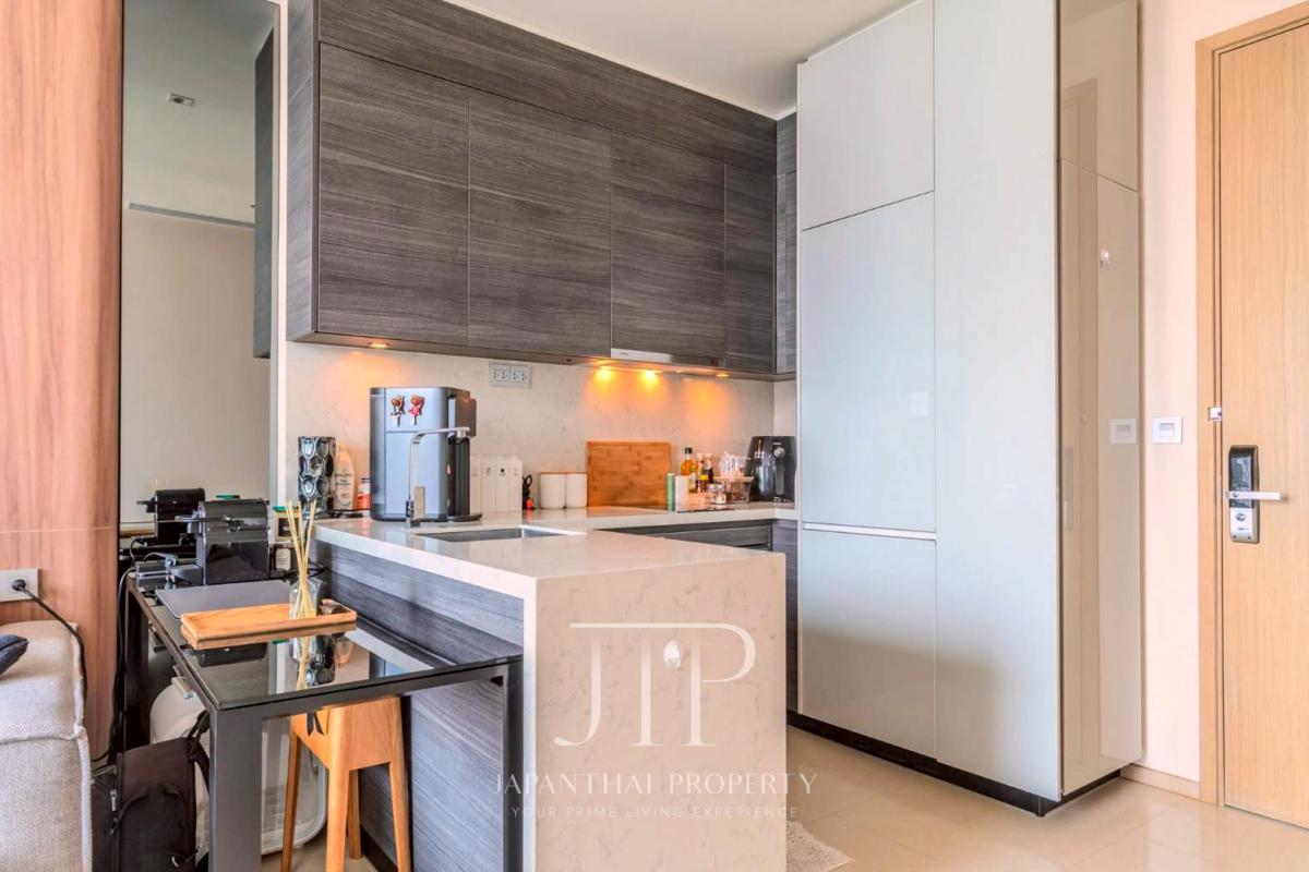 *ESSE Asoke*  Sale: 12MTHB Rent : 45,000THB  46sq.m 1bed nicely decorated unit for rent in Asoke area