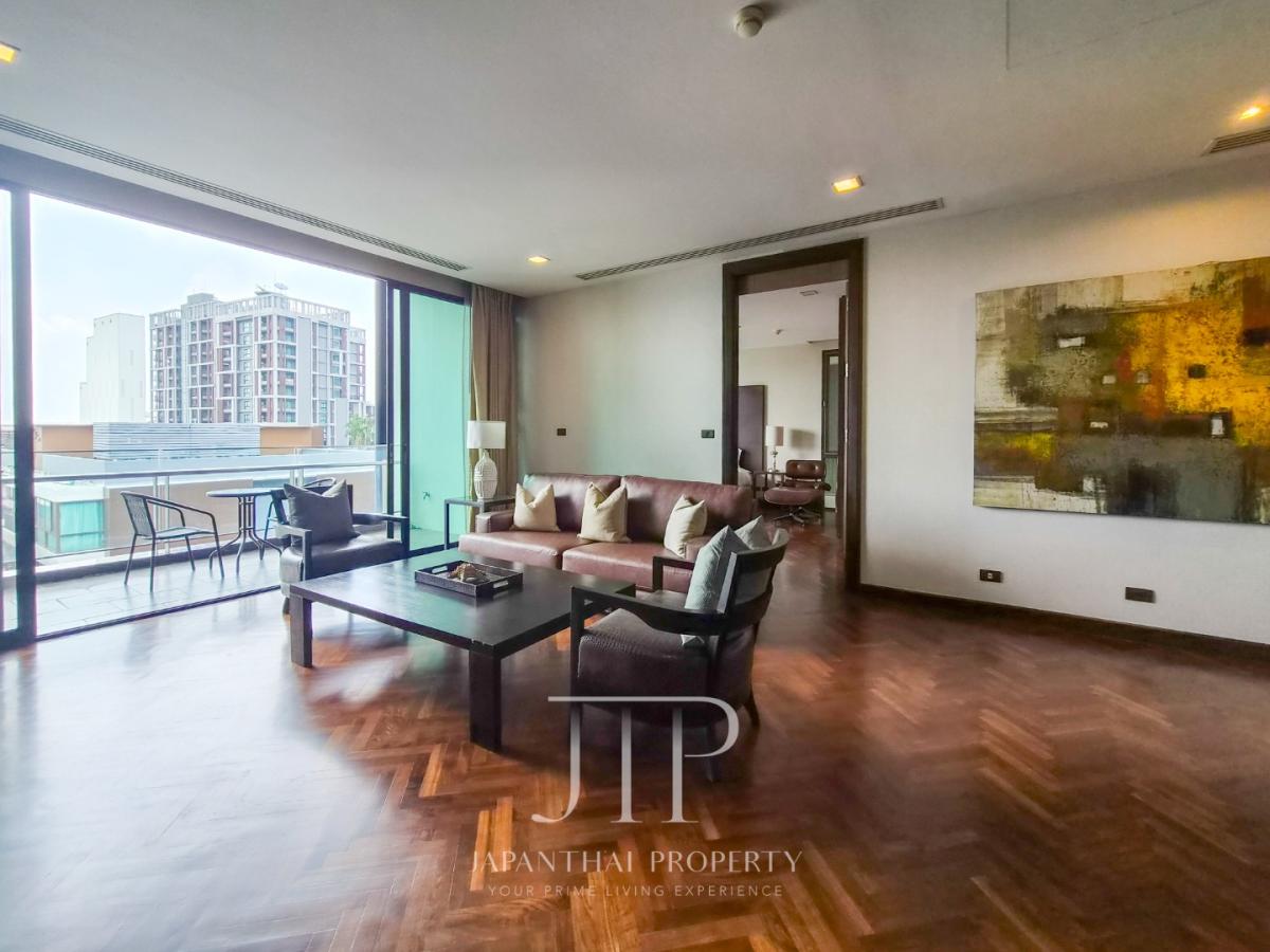 *Apartment in Ekkamai, walk 5 mins to BTS Ekkamai*  Rent:100,000THB 180sq.m 2bed with maid room for rent. 
