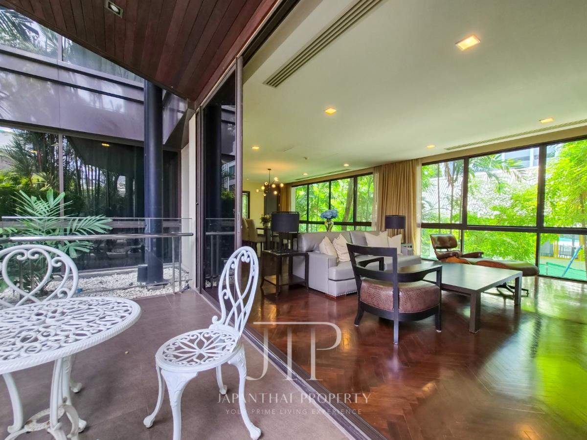 *Apartment in Ekkamai, walk 5 mins to BTS Ekkamai*  Rent:110,000THB 200sq.m 2bed with maid room for rent. 