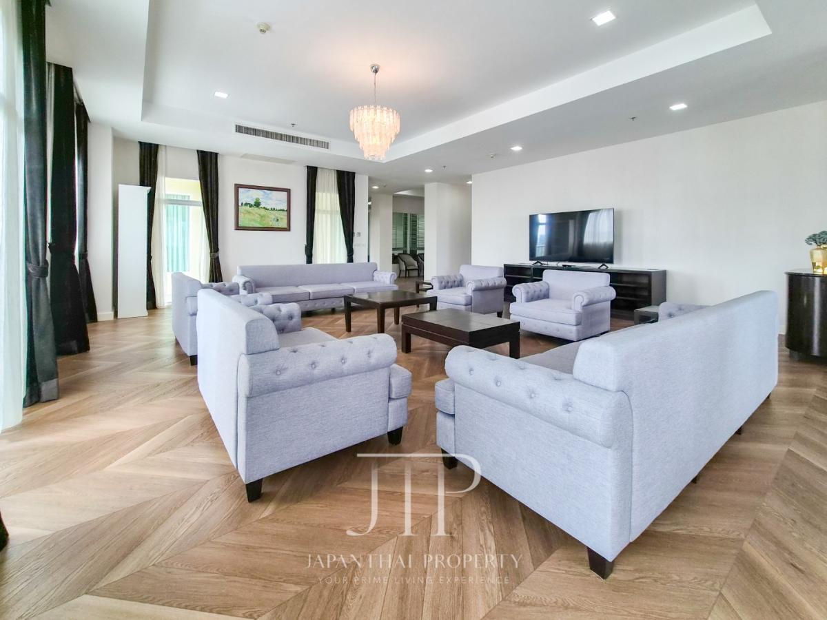 *Penthouse in Asoke* Rent: 250,000THB Pet freindly Penthouse 440sq.m 4bed unit