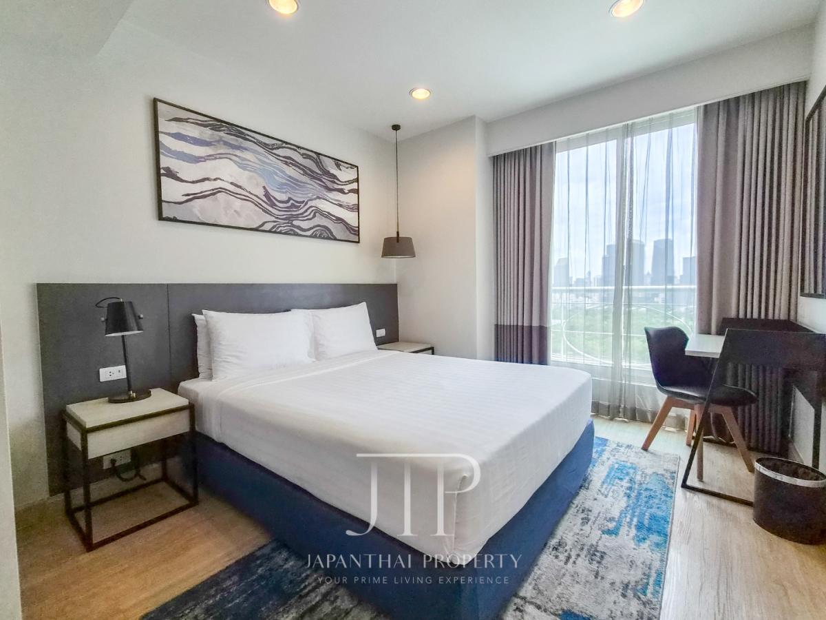 *Shama Lakeview Asoke* *Pet friendly* Rent: 150,000THB (inclusive cleaning, internet, utilities) Lake view 120sq.m 3bed unit inclusive services for rent in Asoke area 