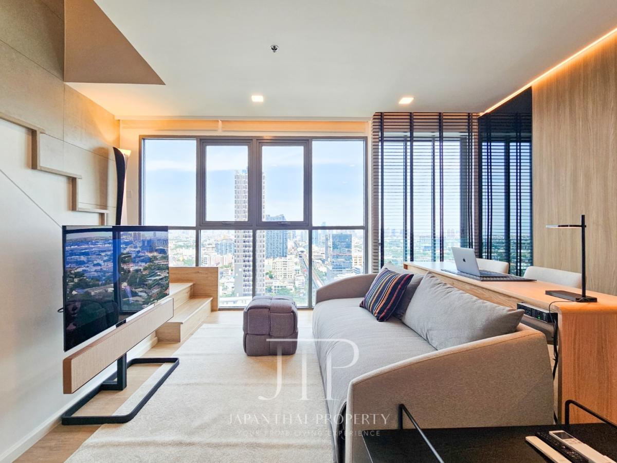 *Ideo Mobi Sukhumvit 81*  Rent: 30,000THB Fully renovated 45sq.m duplex 1bed unit nearby BTS Onnut station.  *No-pet* *Minimum 1 year rent* 