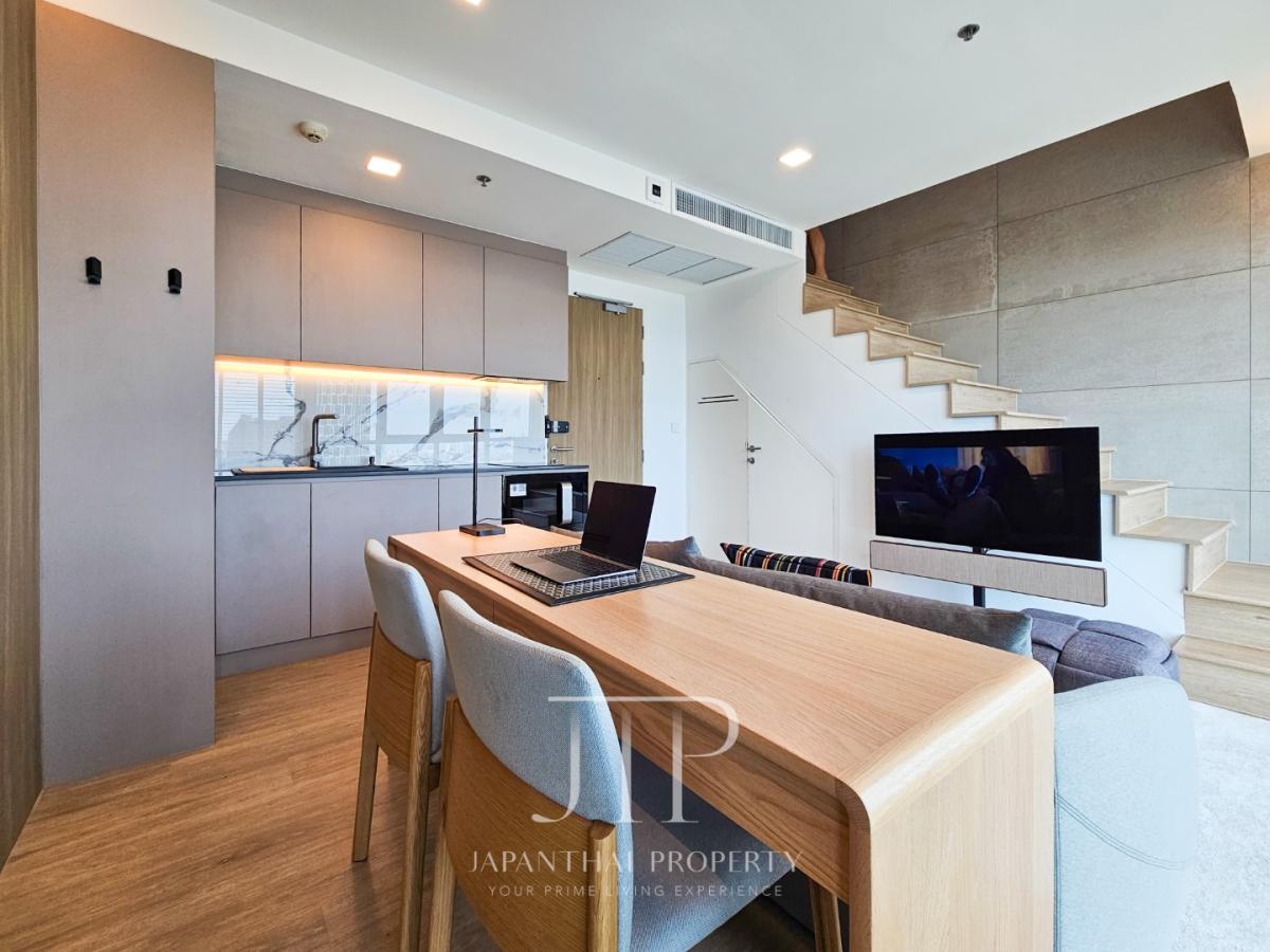 *Ideo Mobi Sukhumvit 81*  Rent: 30,000THB Fully renovated 45sq.m duplex 1bed unit nearby BTS Onnut station.  *No-pet* *Minimum 1 year rent* 