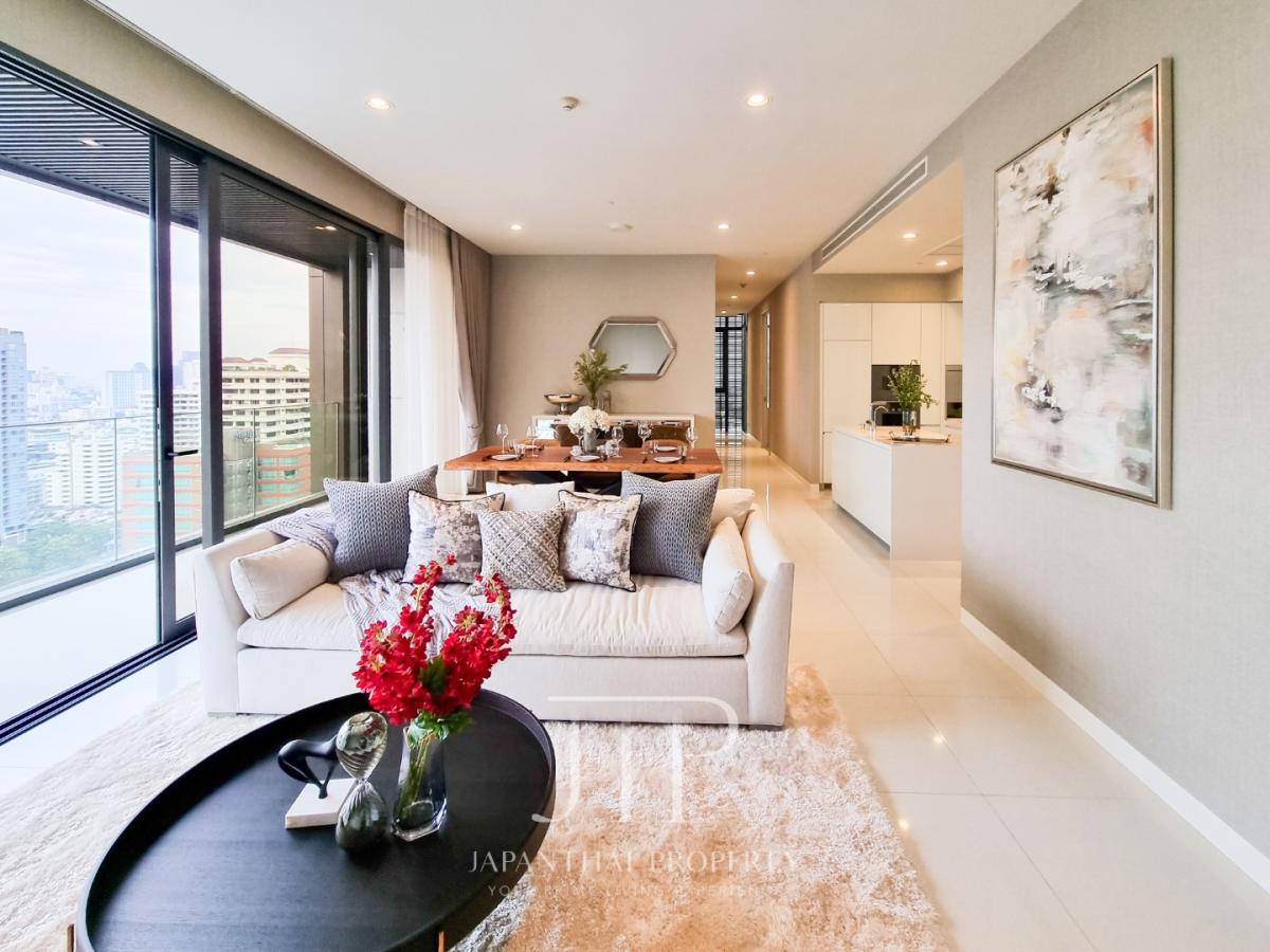 *Vittorio 39*  Rent: 157,000THB  141sqm 2bed on high floor with open view unit for rent in Phrom Phong area.  