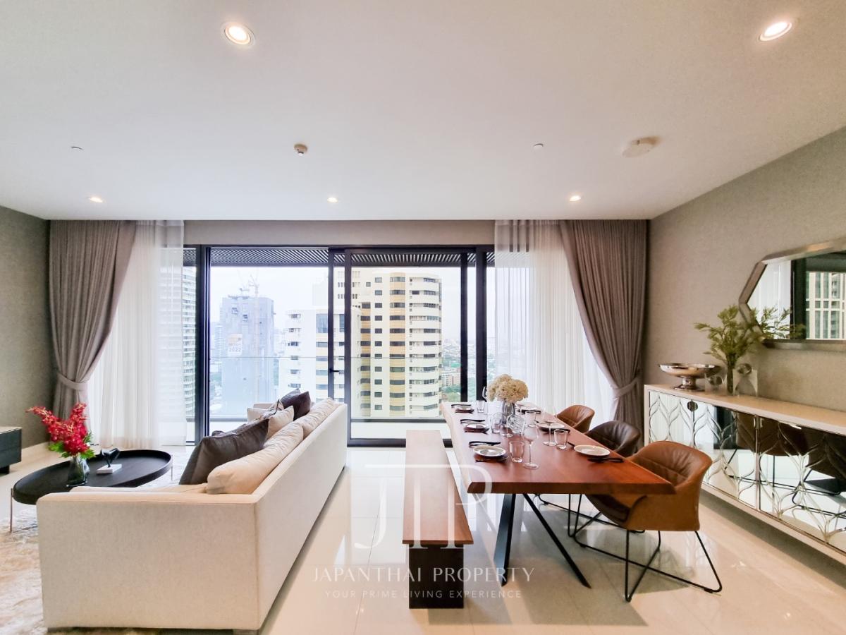 *Vittorio 39*  Rent: 157,000THB  141sqm 2bed on high floor with open view unit for rent in Phrom Phong area.  
