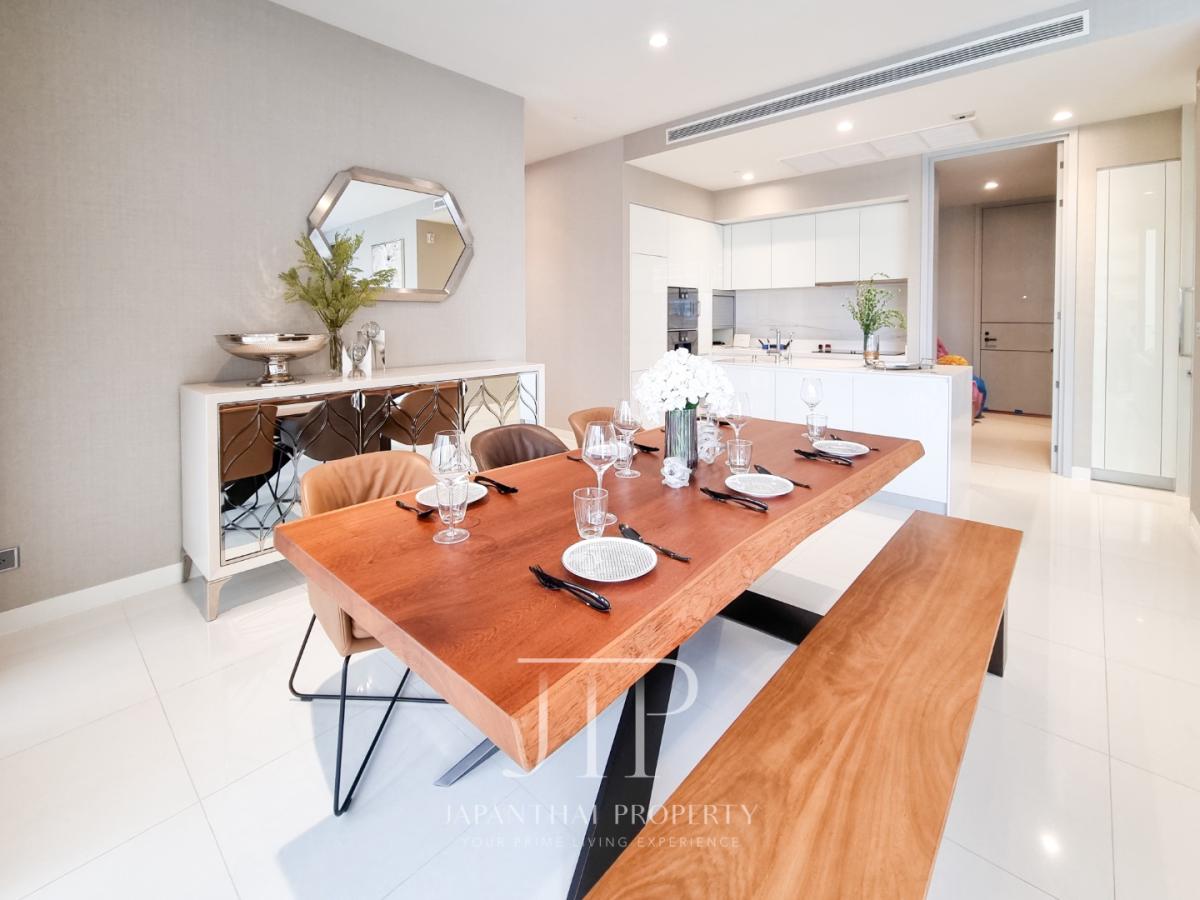 *Vittorio 39*  Rent: 157,000THB  141sqm 2bed on high floor with open view unit for rent in Phrom Phong area.  