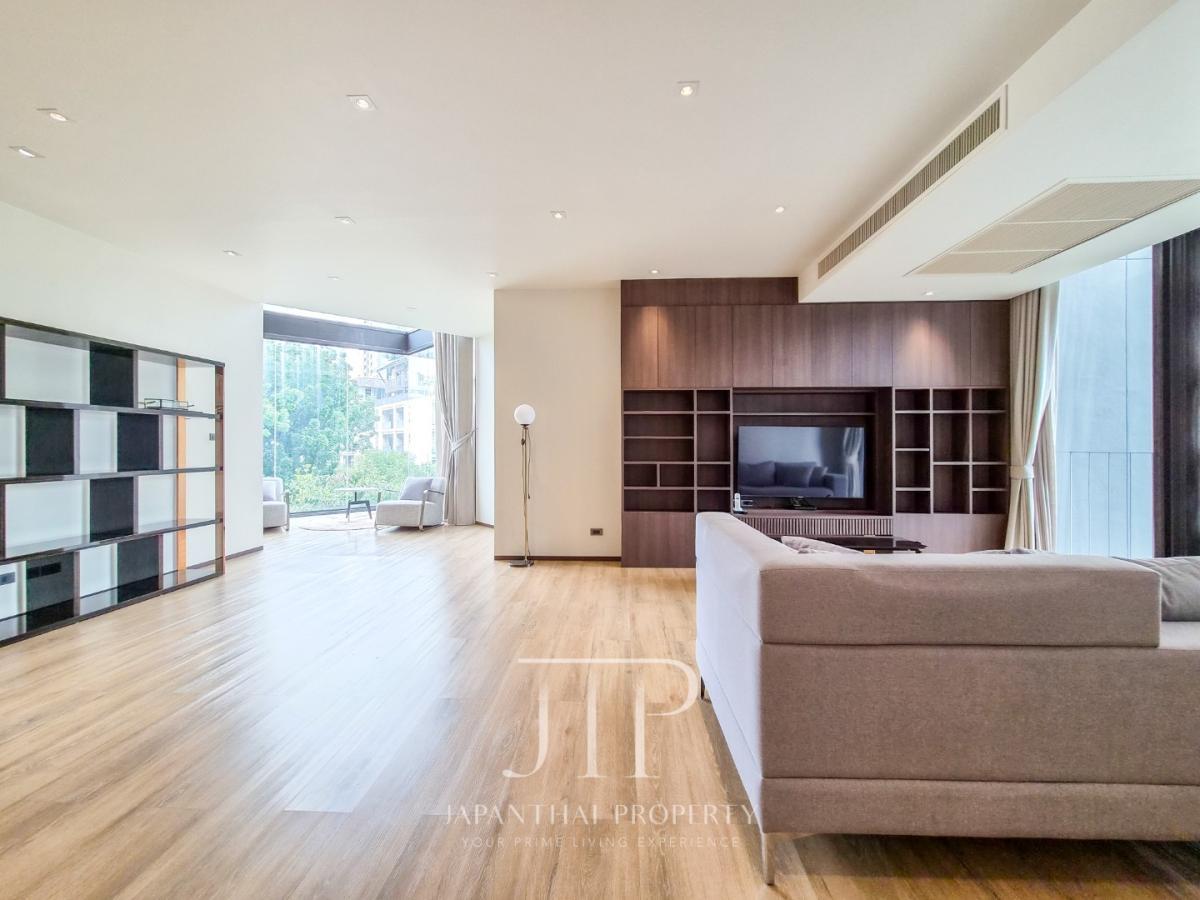 *Raveevan Space*  Pet friendly Rent : 190,000THB with furnished, 160,000THB unfurnished 270sq.m 3+1bed fully furnished unit for rent in Phrom Phong area. 