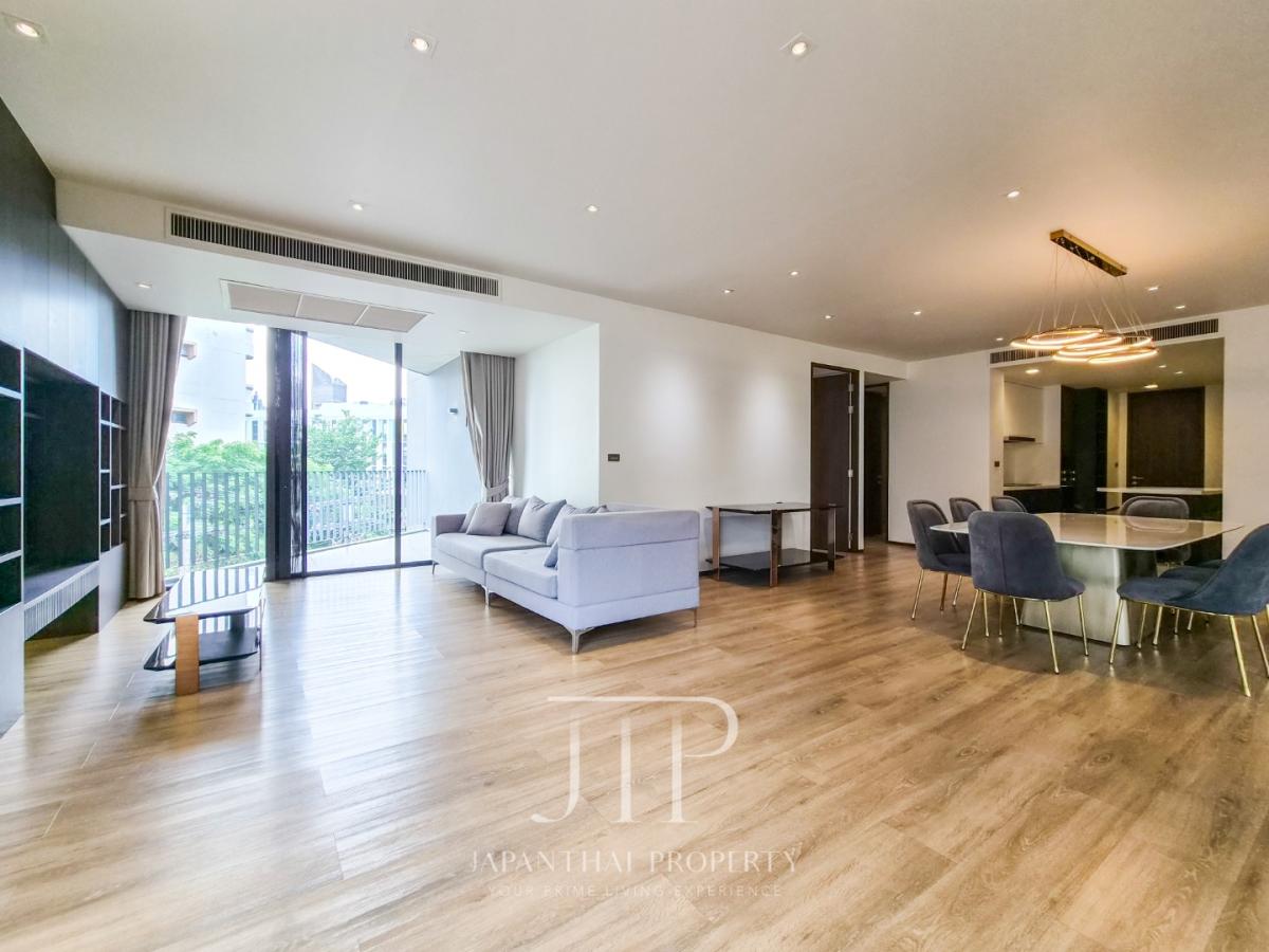 *Raveevan Space*  Pet friendly Rent : 190,000THB with furnished, 160,000THB unfurnished 270sq.m 3+1bed fully furnished unit for rent in Phrom Phong area. 